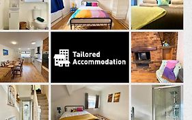 4-Bedroom Home - Perfect For Those Working In Bridgend - By Tailored Accommodation