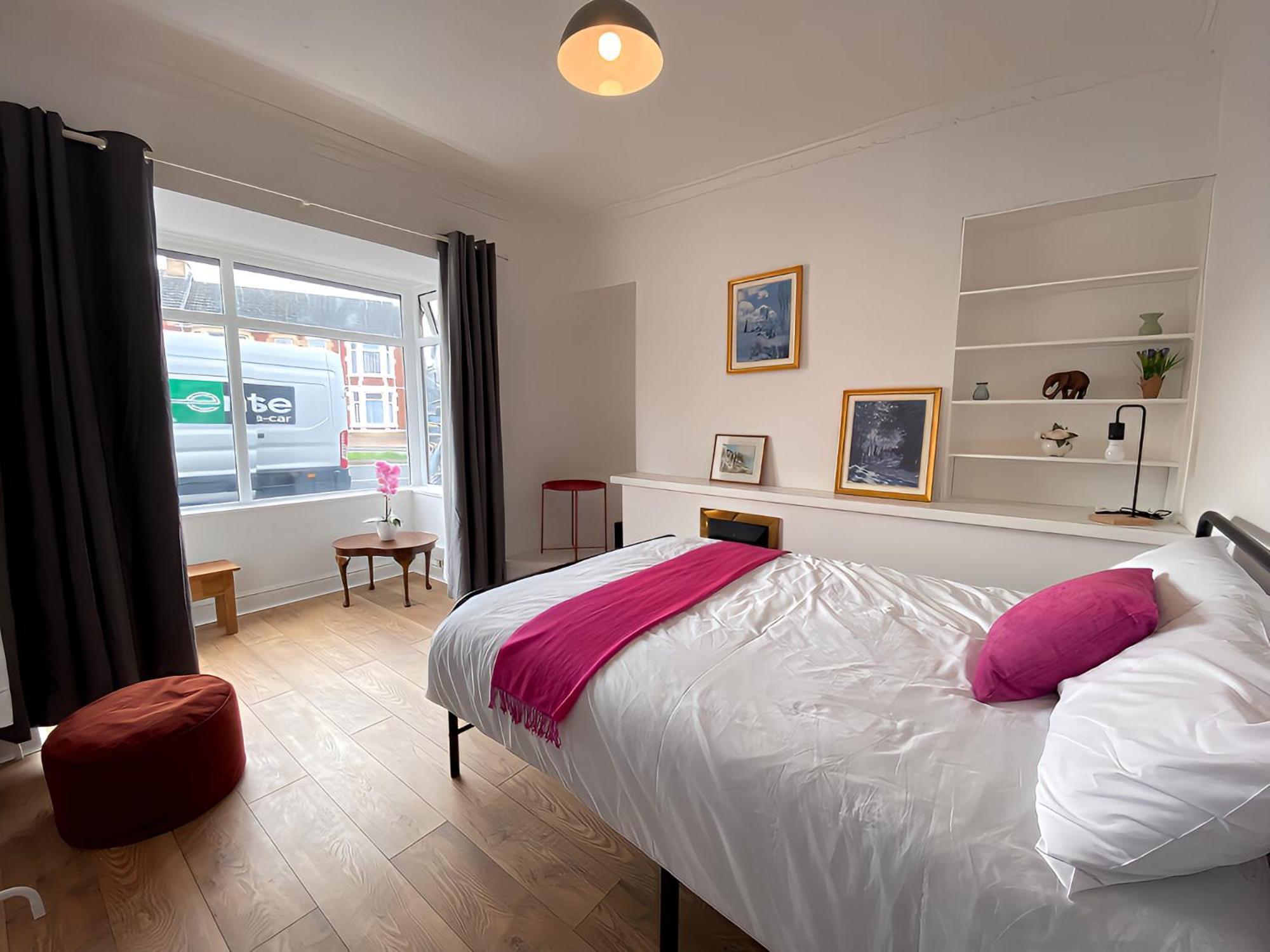 4-Bedroom Home - Perfect For Those Working In Bridgend - By Tailored Accommodation Exterior photo